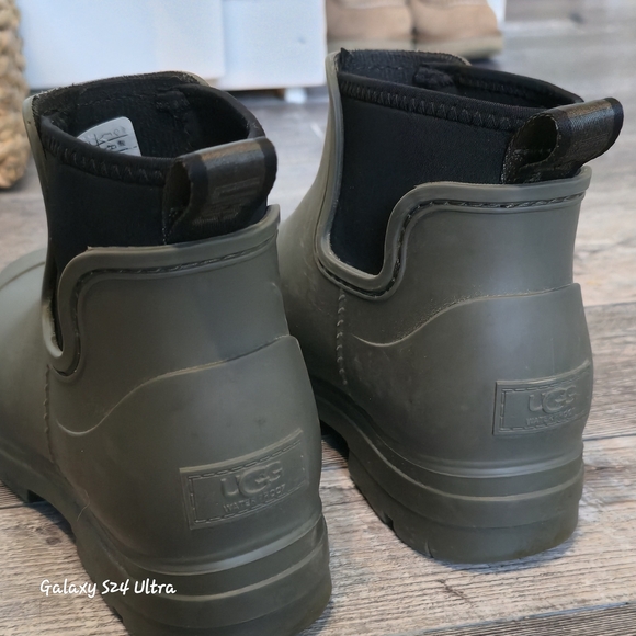 Uggs Olive Green Short Rain Boots Size 9 - Picture 6 of 9